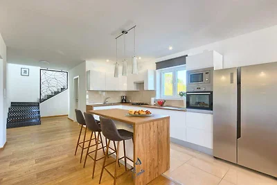 Moderne 6-SZ-Villa für 12+2 mit Pool in der N...