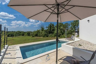 Villa con piscina privata e vista sulla...