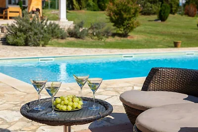 Charmante Villa mit 4 Schlafzimmern, Pool und...