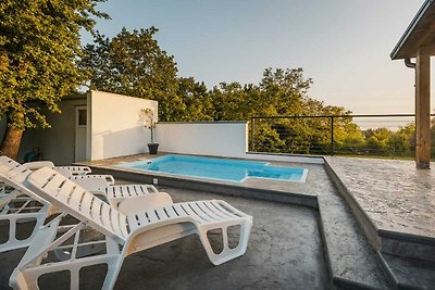 Villa Lutoma-2 BD Villa für 4 + 1, mit Pool u...