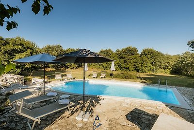 Villa rustica Vigini con piscina per un massi...