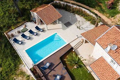 Villa de 3 hab con piscina y amplio jardín