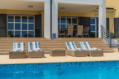 Moderne villa met 5 slaapkamers voor 10+1 per...