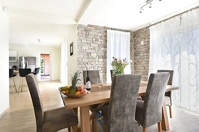 4-Zimmer-Villa für 8+1 mit Pool und Sauna