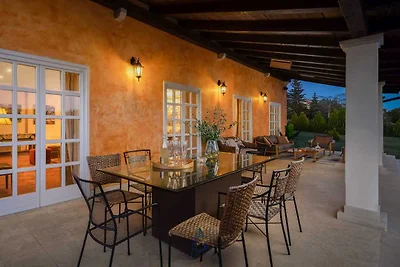 Charmante Villa mit 4 Schlafzimmern, Pool und...