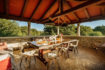 Villa rustica Vigini con piscina per un massi...