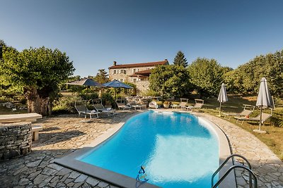 Villa rustica Vigini con piscina per un massi...