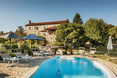 Villa rustica Vigini con piscina per un massi...