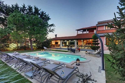 Wunderschöne 5-SZ-Villa mit privatem beheizba...