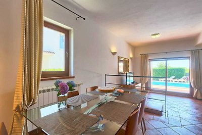 Prachtvolle Villa Rosa mit 3 Schlafzimmern un...