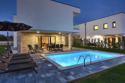 Moderne Villa mit 4 Schlafzimmern und Pool in...