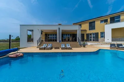 Moderne villa met 5 slaapkamers voor 10+1 per...