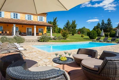 Charmante Villa mit 4 Schlafzimmern, Pool und...
