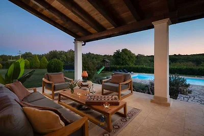 Charmante Villa mit 4 Schlafzimmern, Pool und...