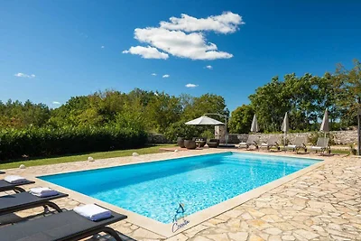 Charmante Villa mit 4 Schlafzimmern, Pool und...