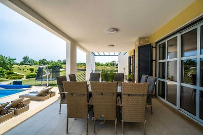 Moderne villa met 5 slaapkamers voor 10+1 per...