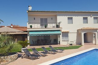 Large and luxurious villa