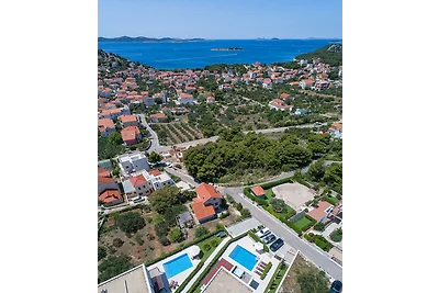 Villa Carrera - villa moderna per 10 ospiti c...