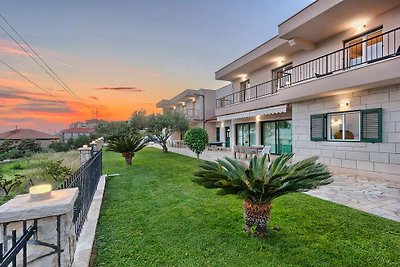 Villa Del Mare - mit neun Schlafzimmern, Pool...