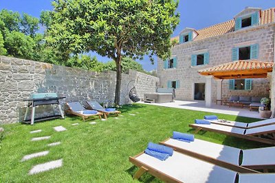 Villa Illyria, Charming villa for 8 people by...