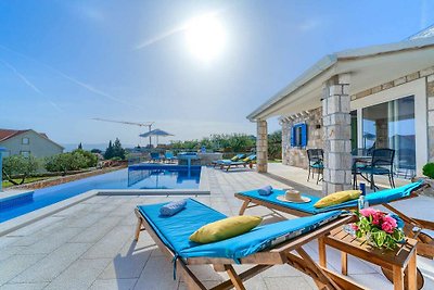Villa Sun Garden - 3 bedrooms with a pool and...