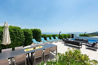 Villa Sole - five bedrooms with sea views and...