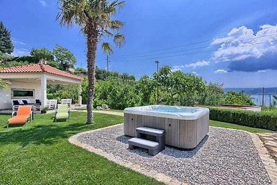 Villa Del Mare - mit neun Schlafzimmern, Pool...