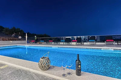 Villa Moderna - NUOVA villa con 6 camere da l...