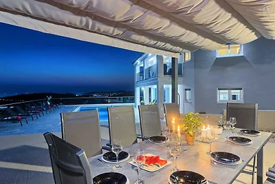 Villa Moderna - NUOVA villa con 6 camere da l...