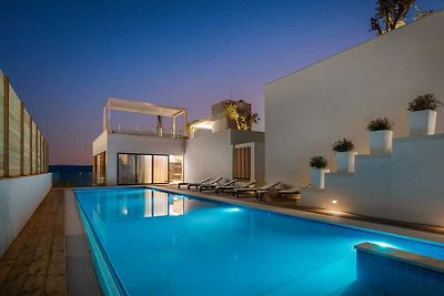Villa Safira - moderne Villa mit beheiztem Po...