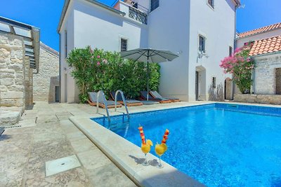 Villa Cubismo - mit Pool für 18 Gäste, in der...