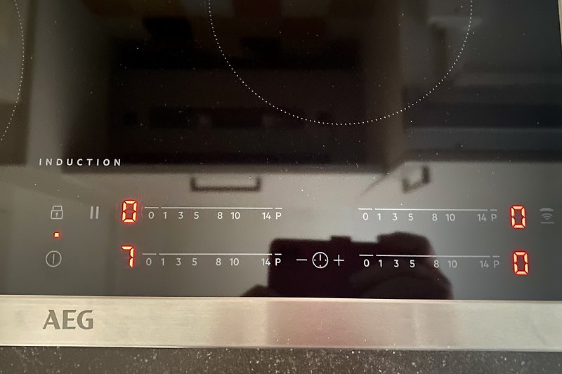 New induction hob with handy 'Swipe' function on all cooking units