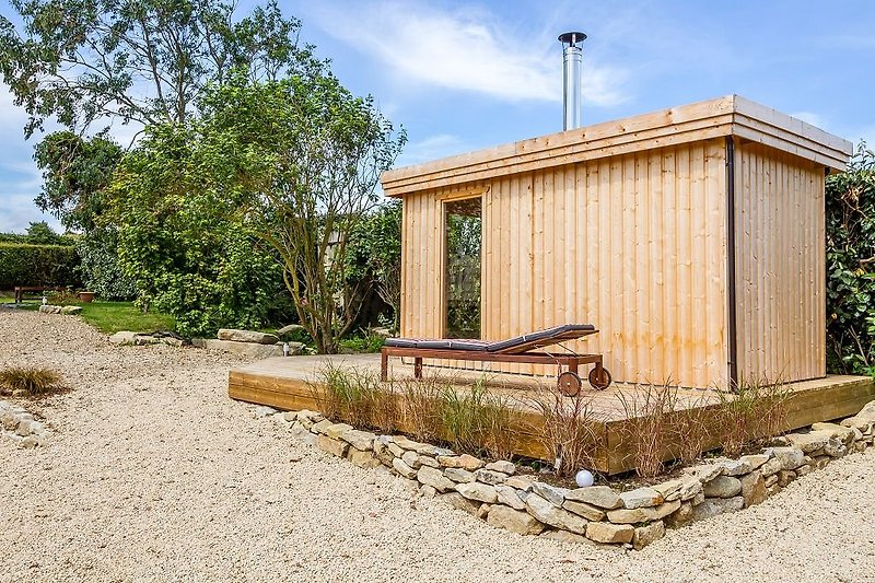 Nouveau sauna extérieur avec poêle à bois