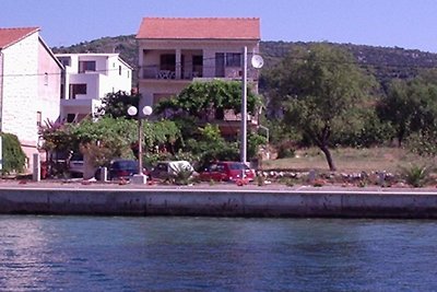 Seafront apartment 7 people with jacuzzi