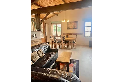 Mooi stenen huis op berghelling