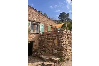 Mooi stenen huis op berghelling