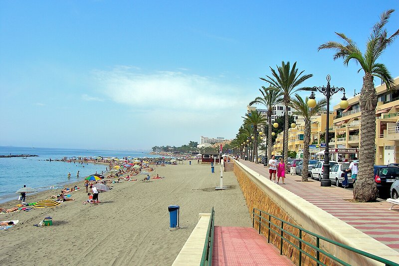 Strand mit der Promenade von Aguadulce