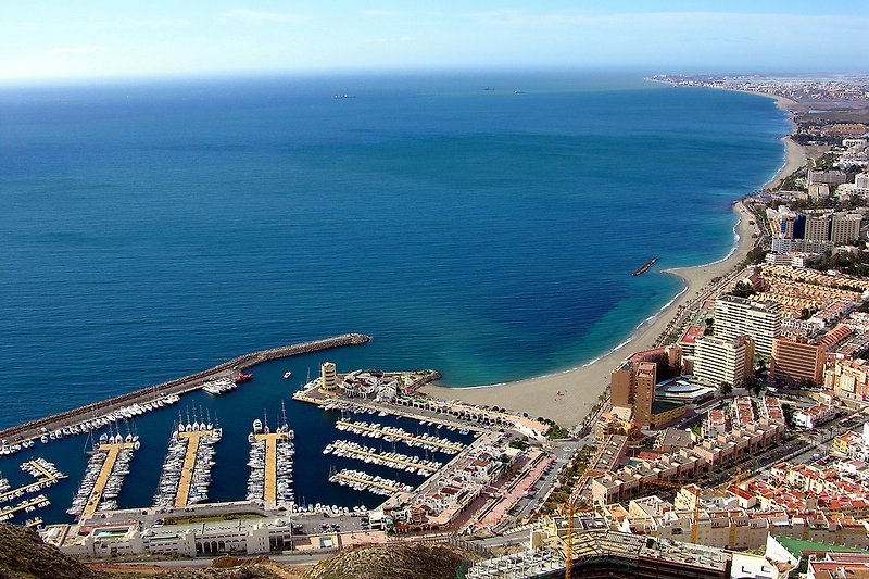 From the Aguadulce marina to the top of Roquetas de Mar / Urbanisacion