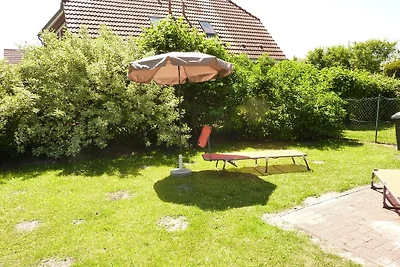Casa di vacanza con giardino a Neßmersiel