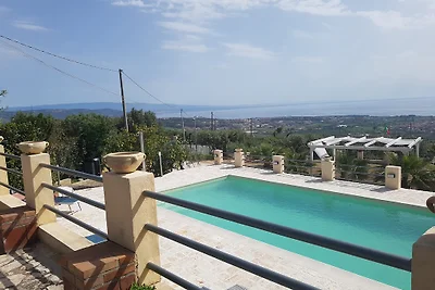 Villa u. Appartment,Pool, Meerblick