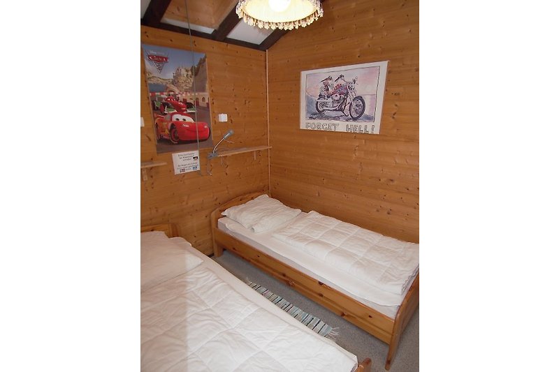 Kinderschlafzimmer mit Einzelbettem 2x90x200