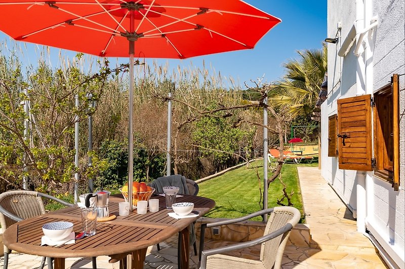 Terrasse neben dem Ferienhaus Casa Mariposa