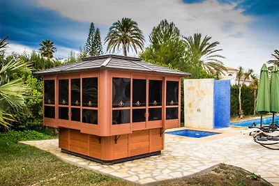 Luxus Villa de Alevtina 200 am Meer