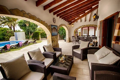 Luxus Villa Ralf mit Tennisplatz