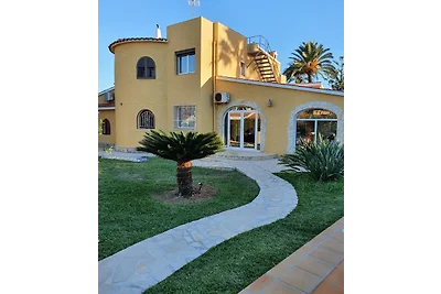 Luxus Villa de Alevtina 200 am Meer