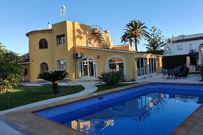 Luxus Villa de Alevtina 200 am Meer