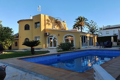 Luxus Villa de Alevtina 200 am Meer