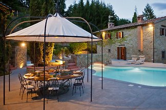 Casa Fuochi avec piscine dans un endroit isolé