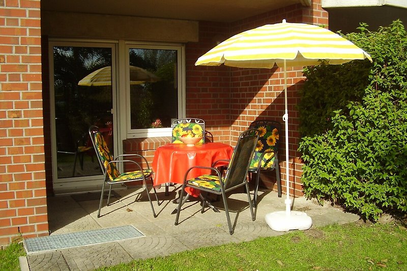 Gemütliche Terrasse direkt am Siel mit Sielblick