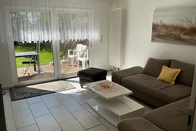 139 Friesenhaus, Zaun, Garten, Hund